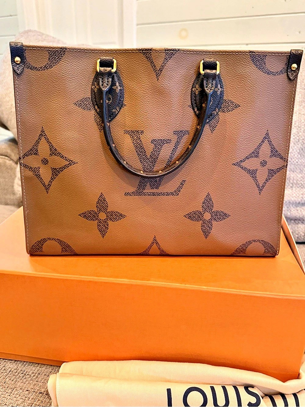 Louis Vuitton OnTheGo MM Monogram Tote Brown & Red